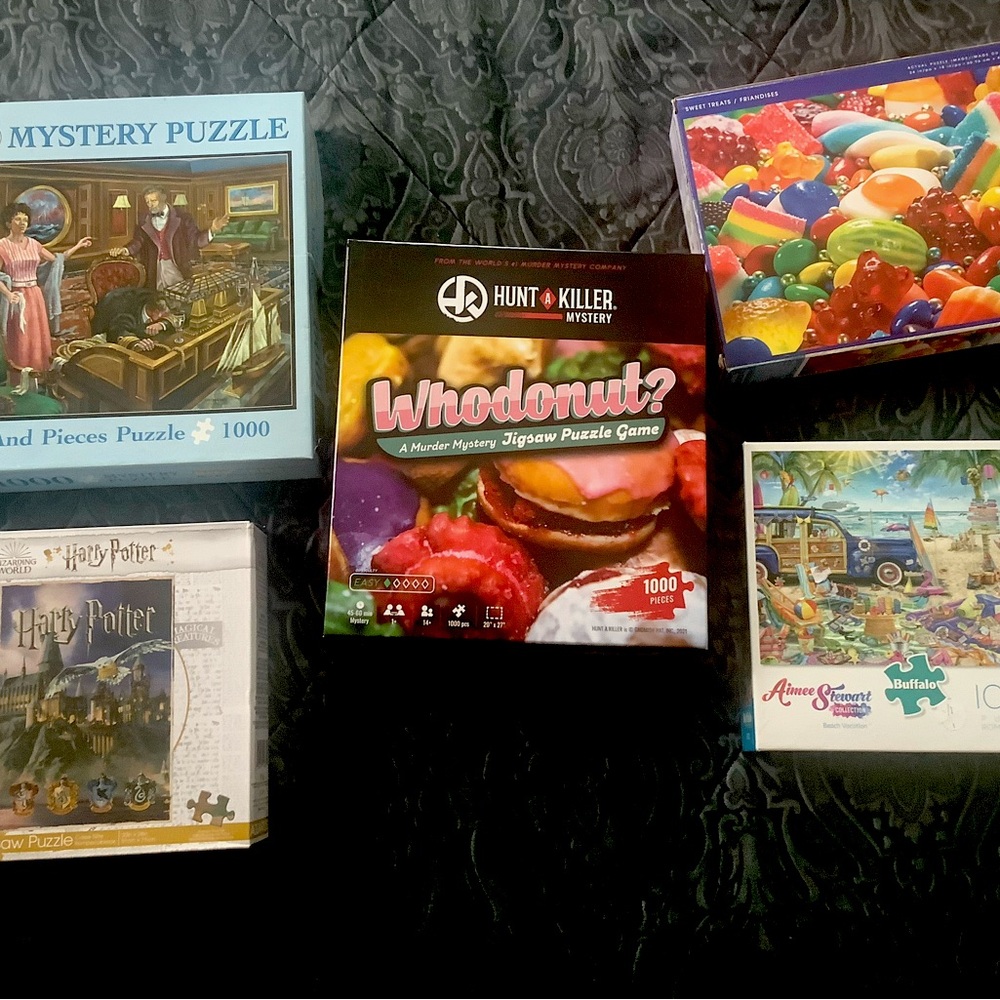 Lot Of 5 Jigsaw Puzzles- 1000 Piece- Used - All Pieces  Are There